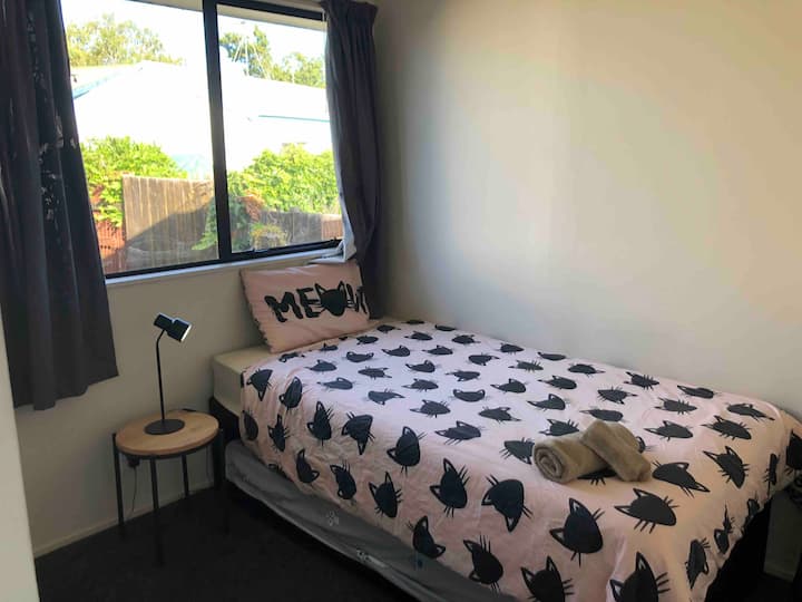 Bedroom 3, there is another single bed below.