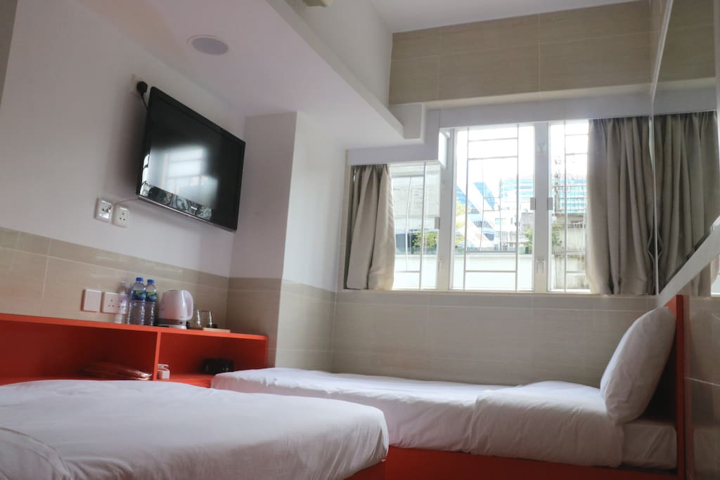 Room 2 - 1 X Double & 1 X Single - Ensuite City View
