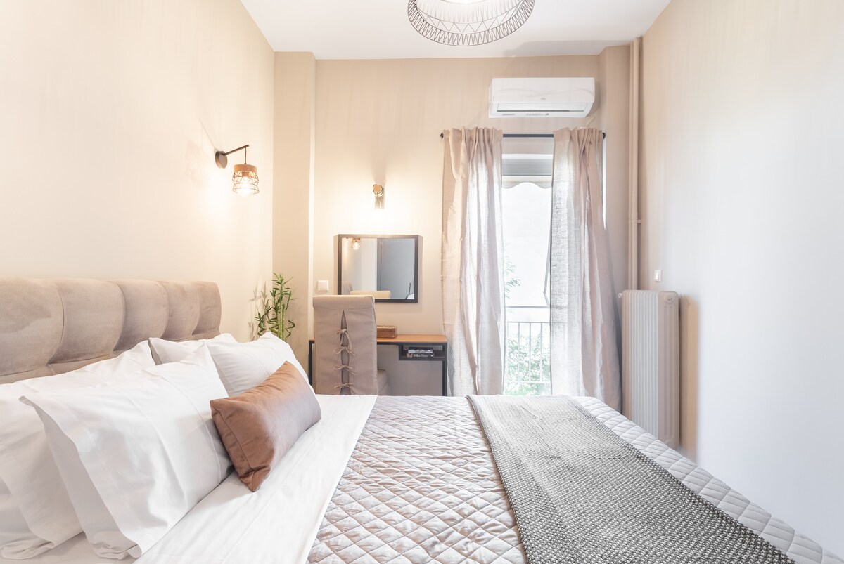 חדר שינה 2: מיטת קווין סייז יוקרתית עם מזרן איכותי ביוון!