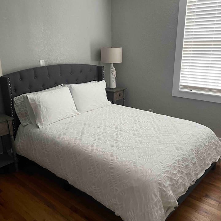 Bedroom #2. Queen bed with memory foam mattress