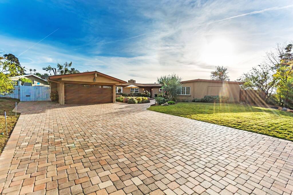 Huge driveway fits 8 cars