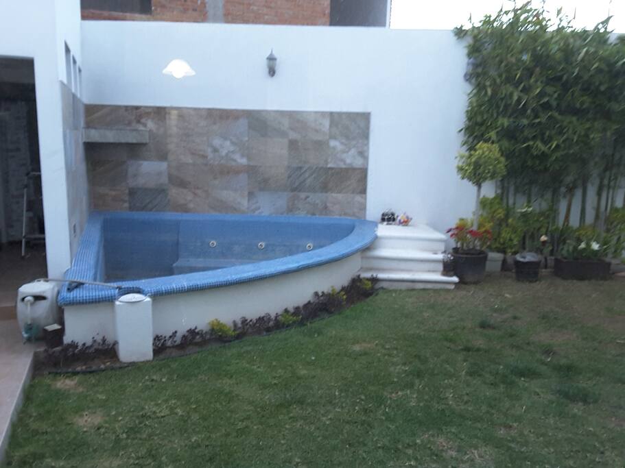 Jardín y Jacuzi