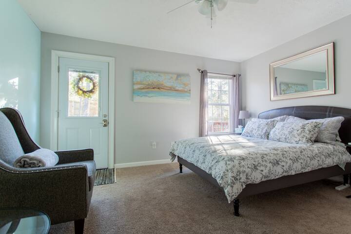 Unwind at Lake Forest Inn
