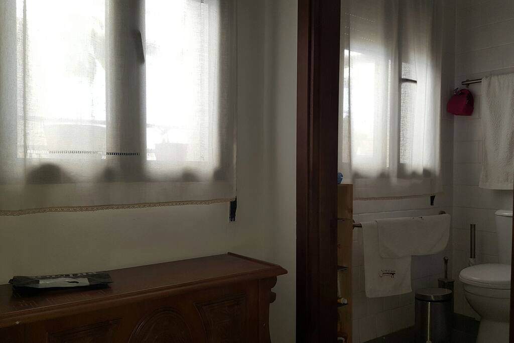 Baño independiente equipado para personas con movilidad reducida