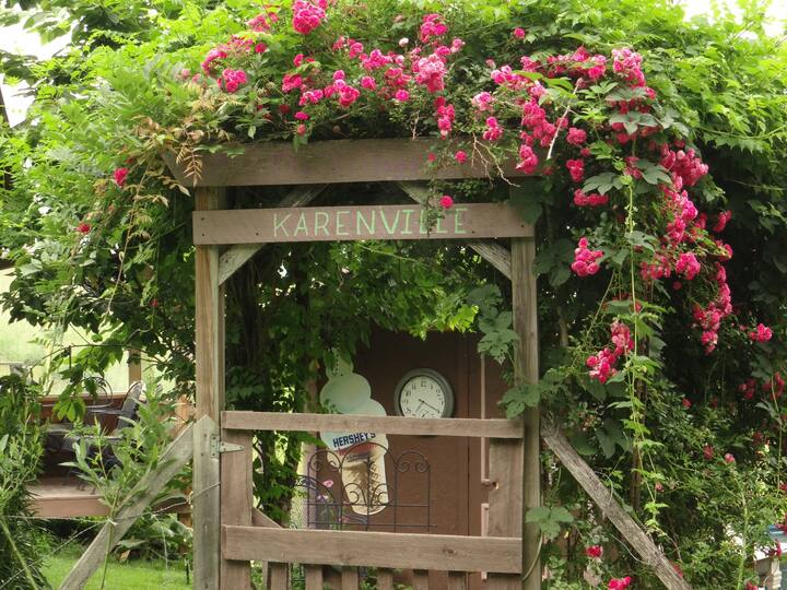 Mlango mkuu wa Karenville