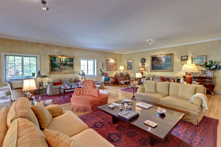 Charming  Bed & Breakfast