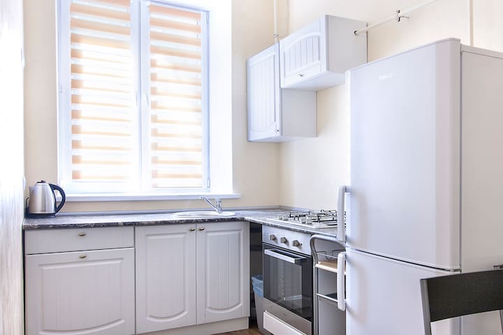 AllFlat only$21metroLybidska,Demevska NightCHECKIN