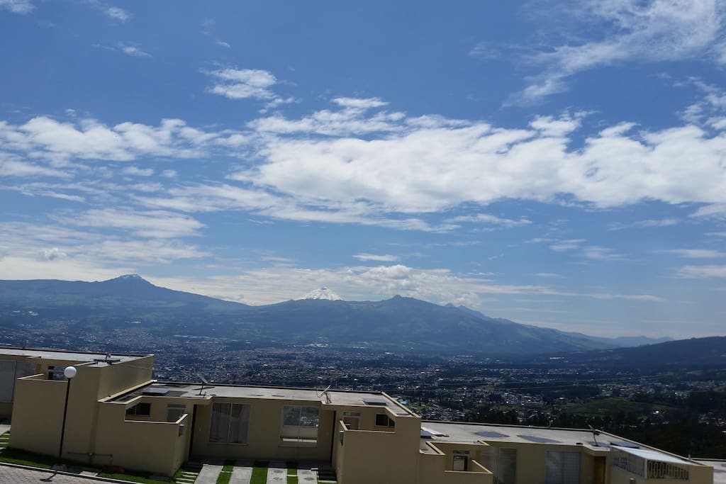 Vista a Valle de los Chillos, Cordillera Oriental