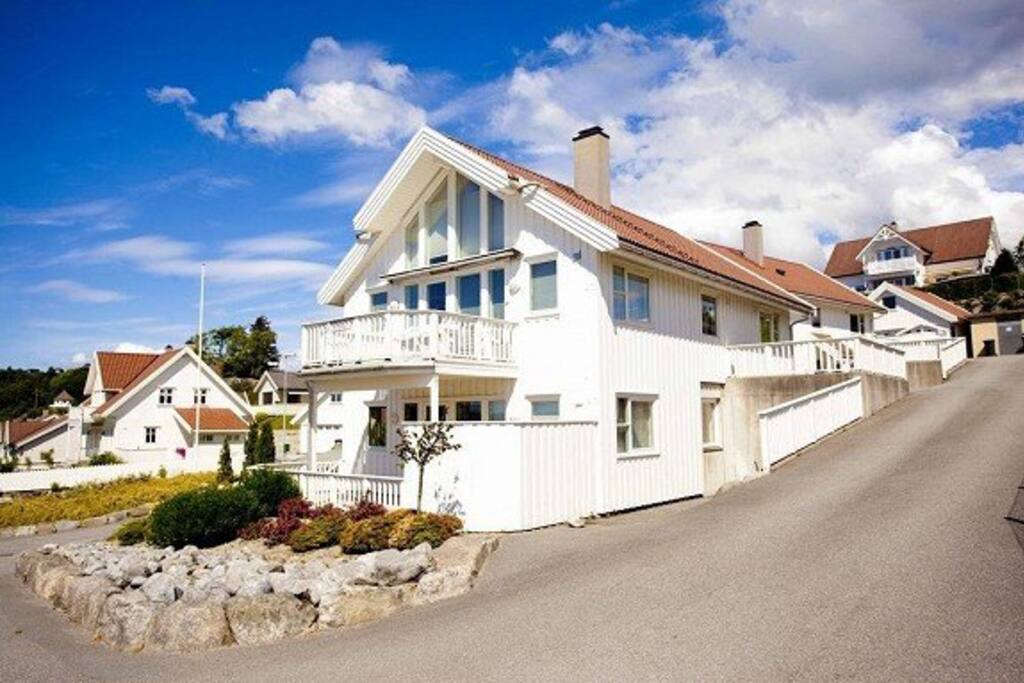 The appartment is situated on the second floor