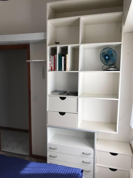 Quelques rangements dans la chambre