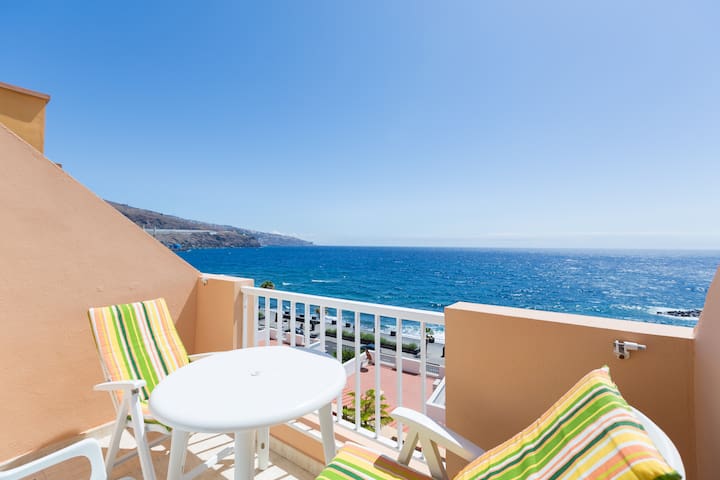 Spectacular sea view. pool WlFI, romantic terrace