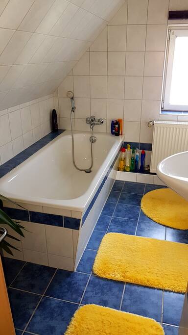 Bad mit Badewanne