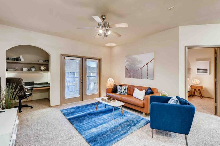 ★Stylish Apt. w/Queen bed*Kitchen*Desk*Pool*Gym★