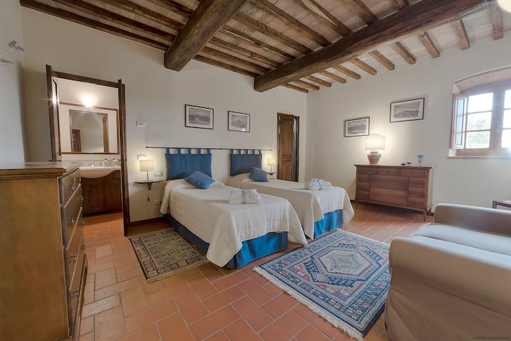 Een van de 9 tweepersoonskamers (of met 2 eenpersoonsbedden, op aanvraag)