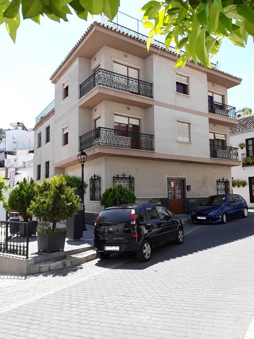Fachada desde Calle Principal