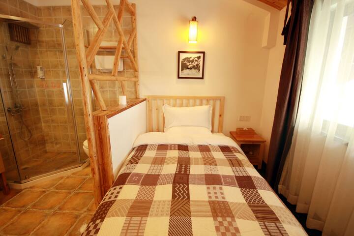 [Gift Breakfast] West Lake District Four Eyes Gui Gui / Deluxe Single Room (North Street Dream) / Near Su Causeway / Leifeng Tower / Zoo