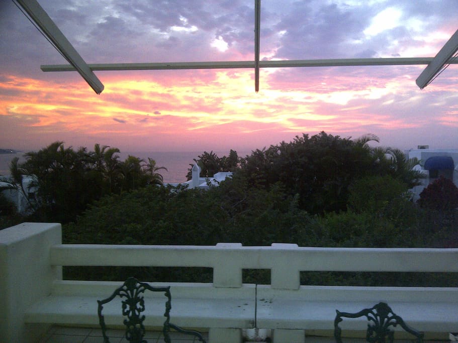 Sunrise - 15 Thira, Santorini - Self Catering Apartment Accommodation in Shaka's Rock, Ballito