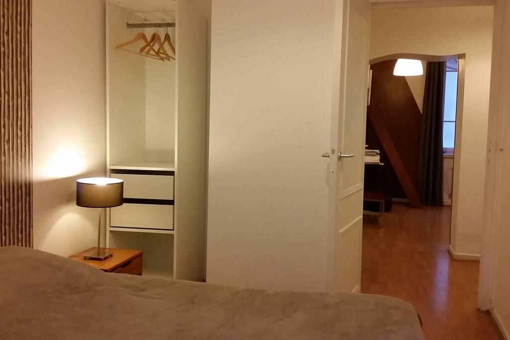 Chambre avec penderie