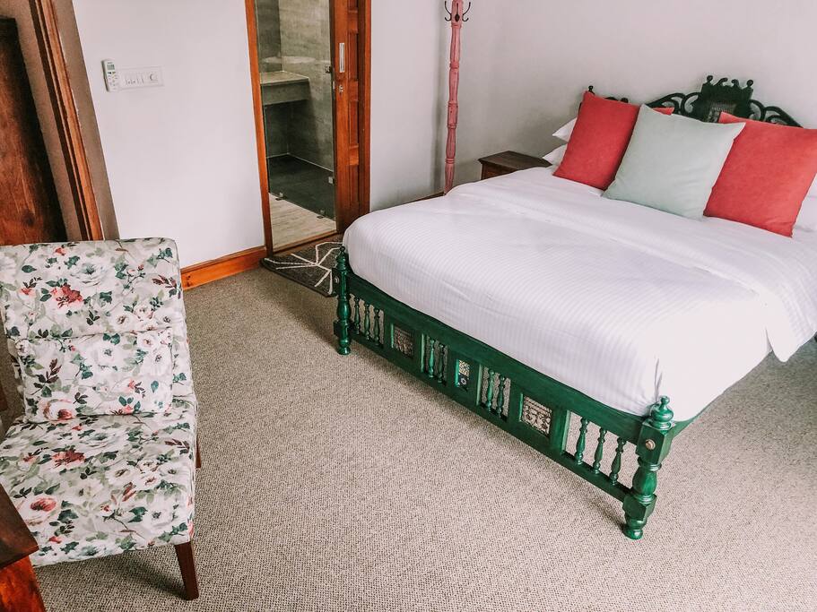 Try the colours of the mountains for utter tranquility. Our Kasauli Suite with its attached bathroom strives to embody the heart of the mountains. We recommend this suite for anyone that has a deep fondness for the Himachal.