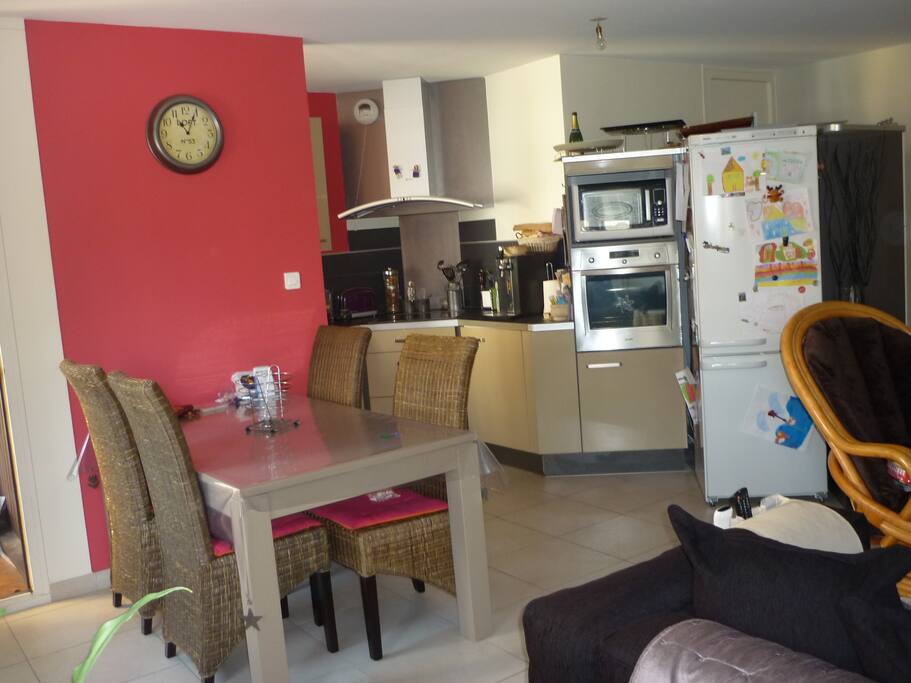 La cuisine ouvert sur le salon