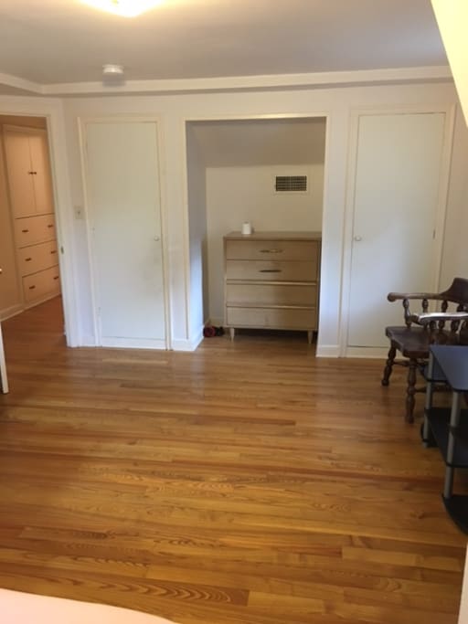 Dresser for your daily small stuffs and closets on two sites