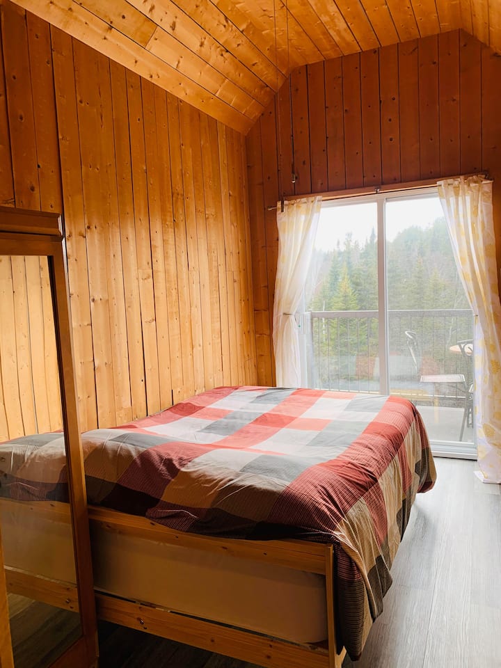 ¡Dormitorio principal! ¡Con balcón y baño a dos pasos! Cama doble