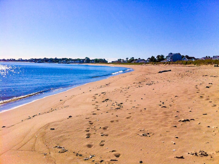 Hills Beach guesthouse steps to beach UNE OOB KBPT Houses for Rent in Biddeford, Maine, United