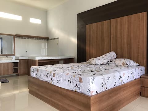 private BR riverside housing in centre of dps