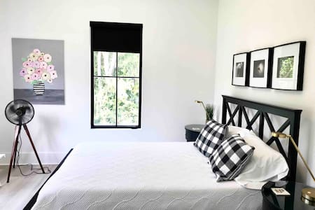 Tidal Oasis separate 1BR suite+ DEN FREE CLEANING