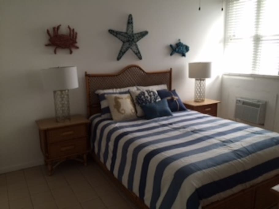 Comfortable master bedroom with air conditioning !!!
