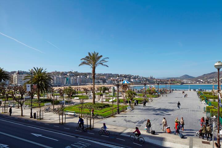 Playa de La Concha 4 by FeelFree Rentals gallery image 3