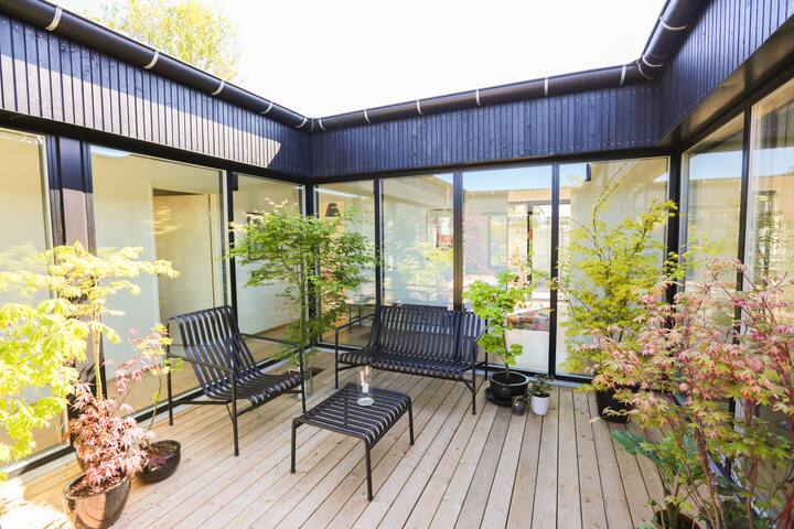 Moderne arkitekt-tegnet atrium hus gallery image 3