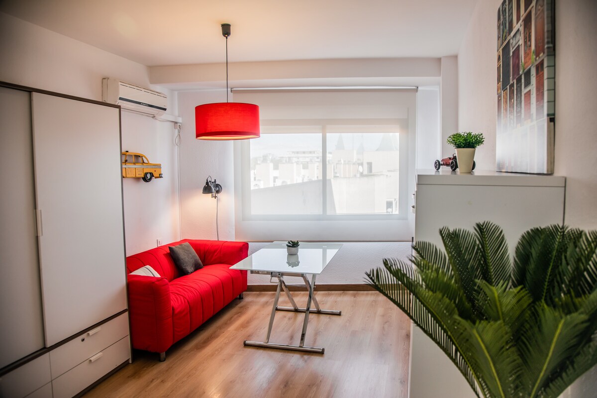Top performing Airbnb: Cozy studio with swimming pool in front of FIBES in Parque Alcosa