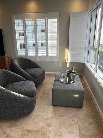 Seafront apartment with magnificent views gallery image 5