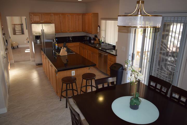 #1 The Vegas Retreat (HEATED POOL) gallery image 4