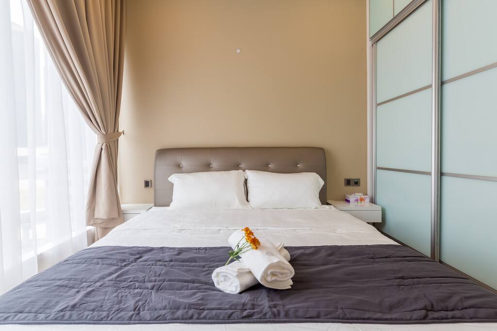 Master room With King size Bed. Hotel quality bed linen and choices of soft to hard pillow.