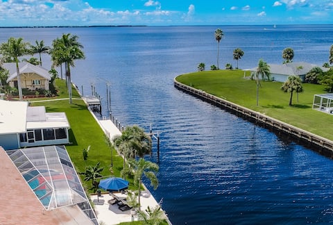 Luxury modern waterfront 4BR/3.5BA pool beach