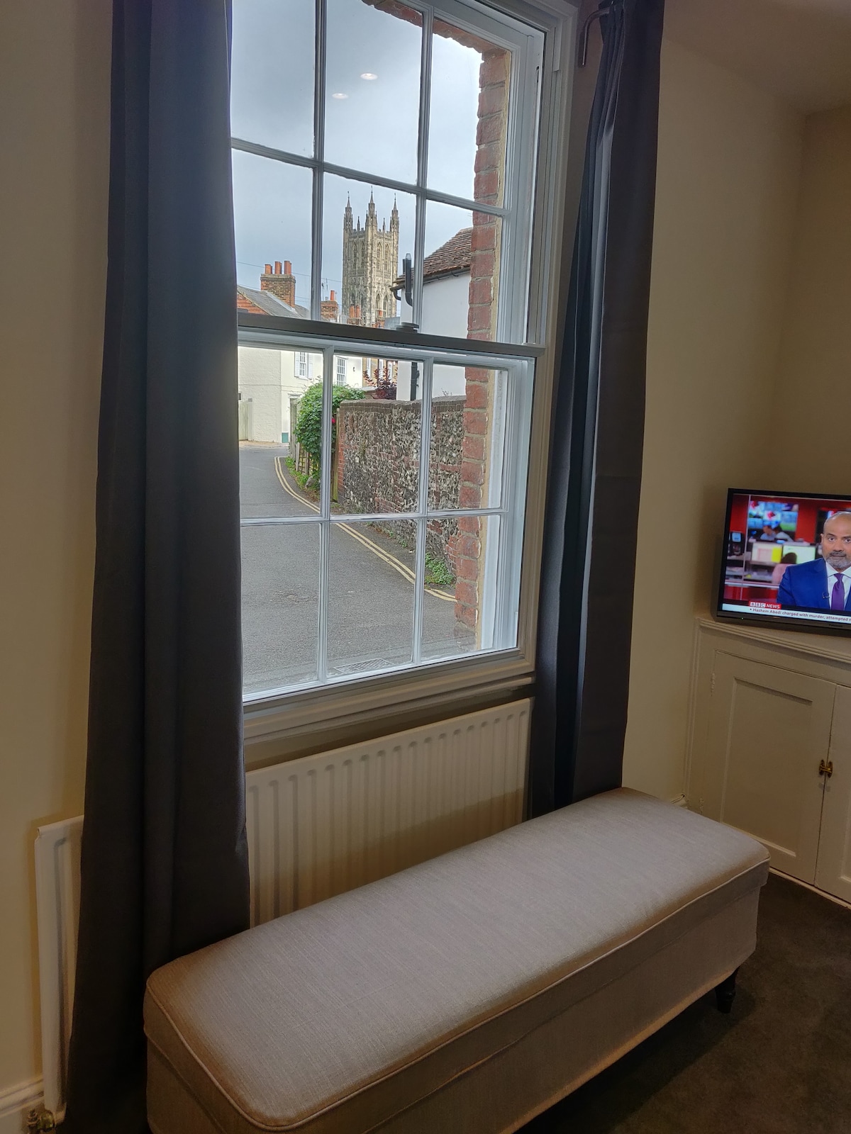 Propiedad de Airbnb exitosa: Damselfly Cottage - Riverside calm in the Old City en Hackington