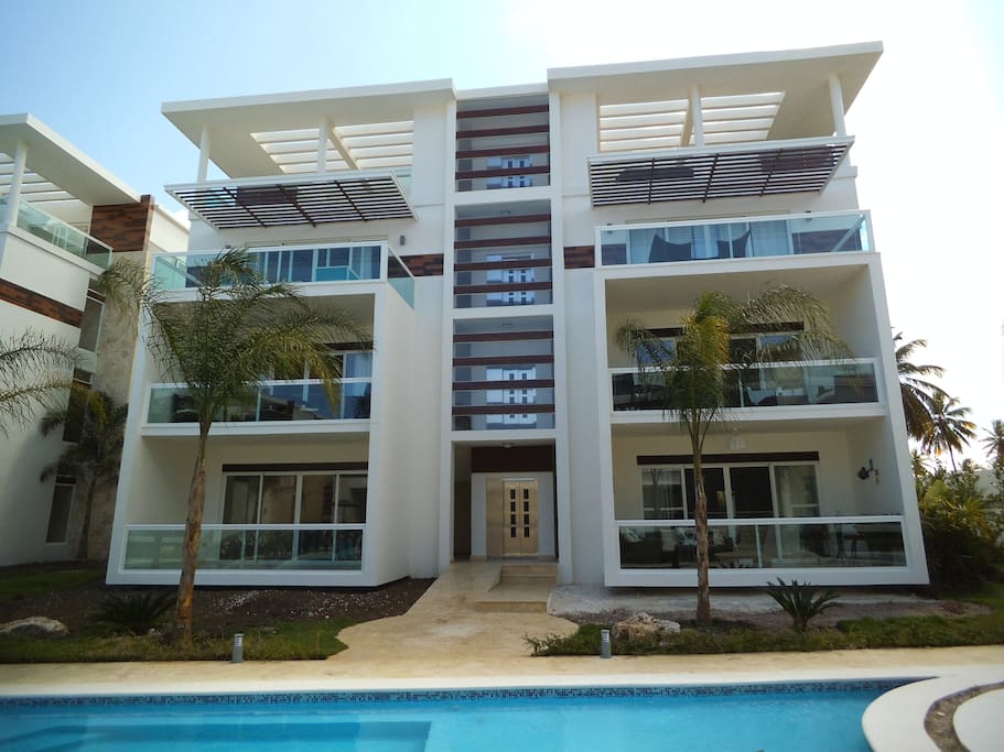 2nd floor condo with elevator and wheelchair access