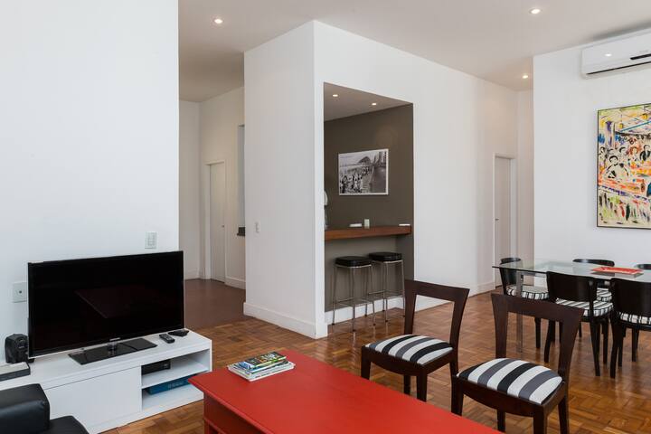 2 Bedrooms Perfect located in Copacabana