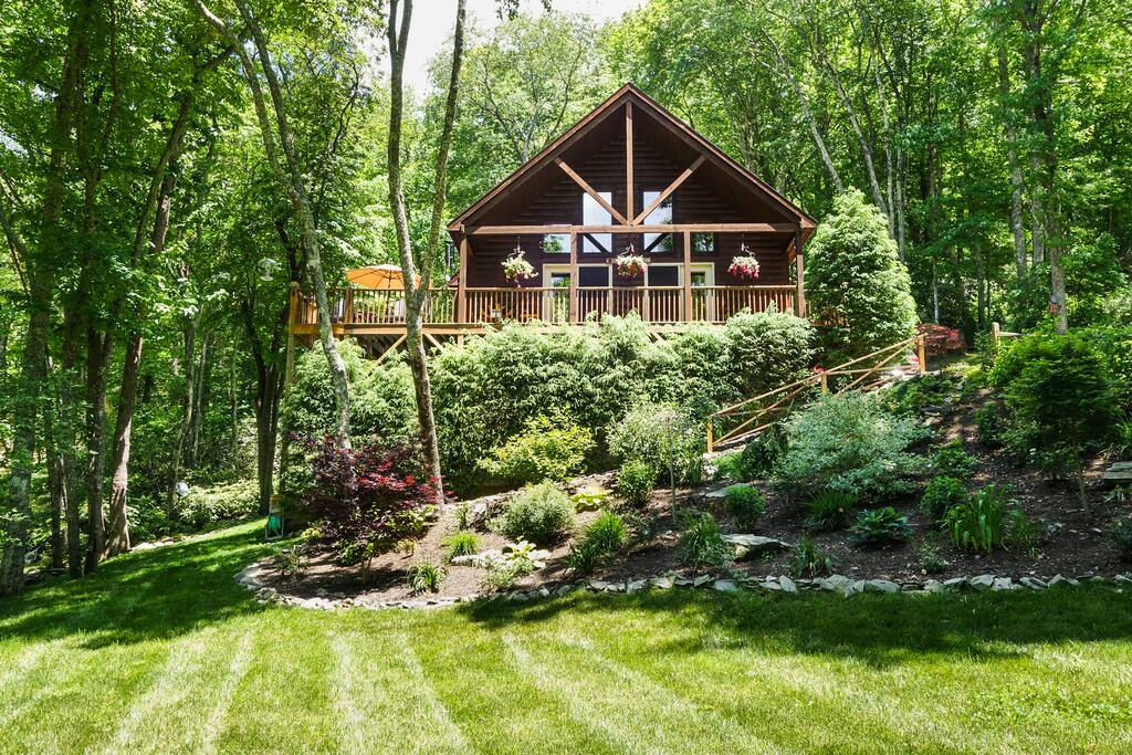 Calming And Secluded Rustic Luxury Cabin 3 Bedrooms 2 Bathrooms