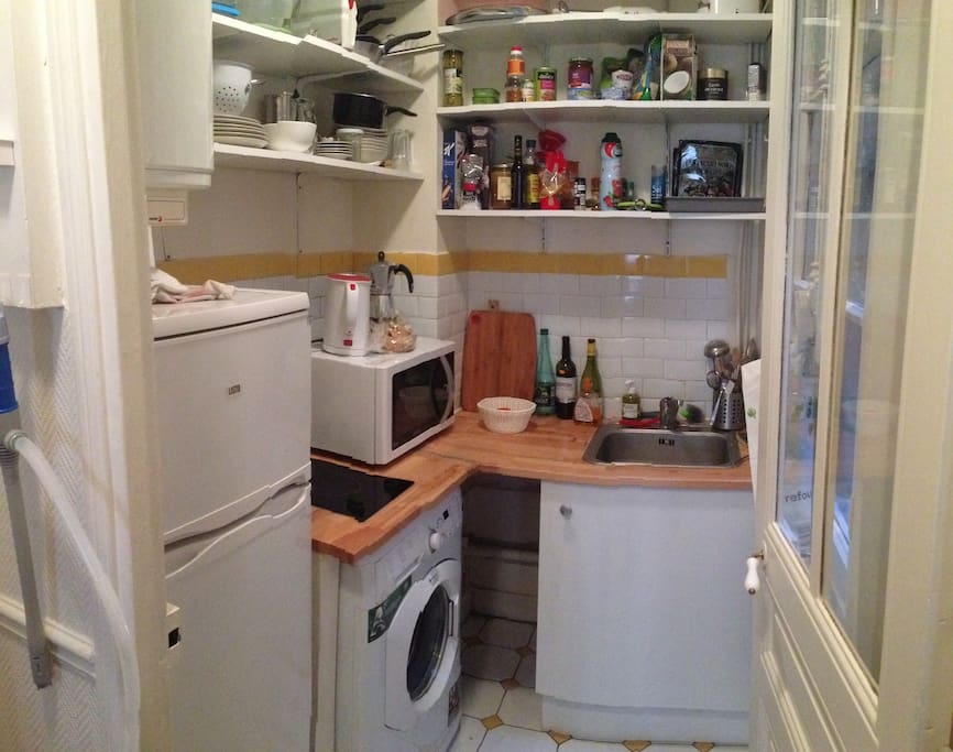 Cuisine équipée.
Furnished kitchen.