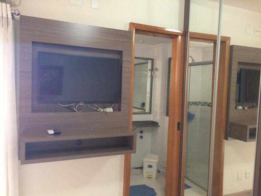 Quarto com guarda roupas 4 portas