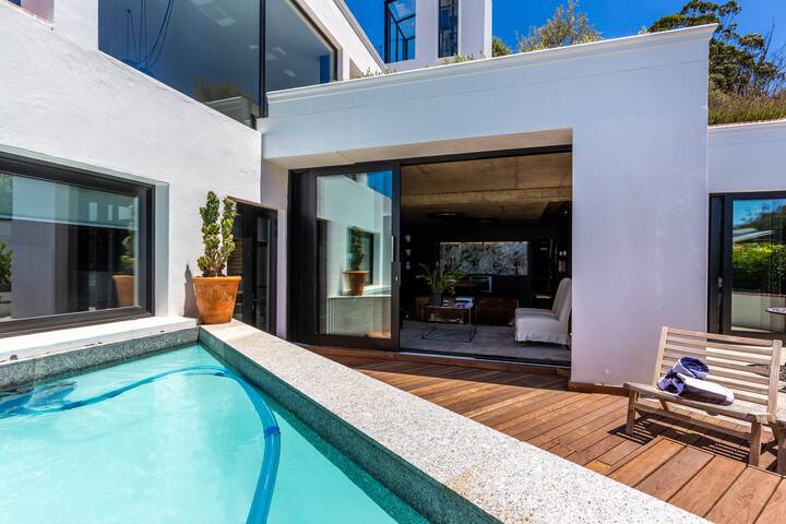 Tamboerskloof Apartment with Pool & Amazing views gallery image 3