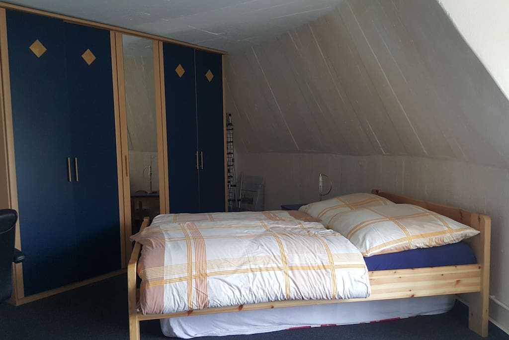 Schlafzimmer 1
