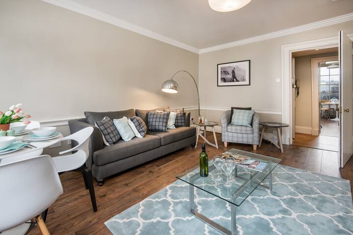 Royal Mile, Edinburgh – the heart of the city! gallery image 4