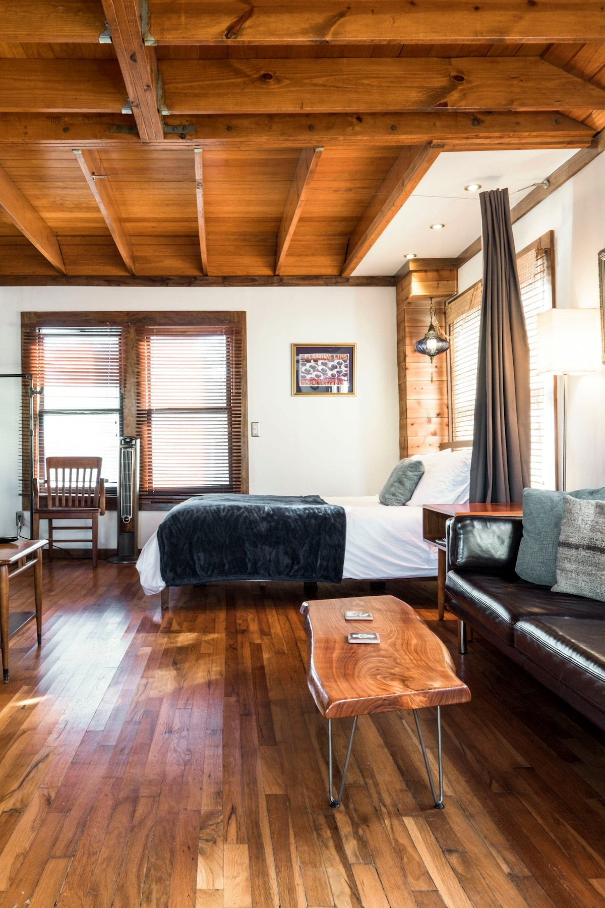 Modern Lofted Cottage Custom Woodwork, Central ATX