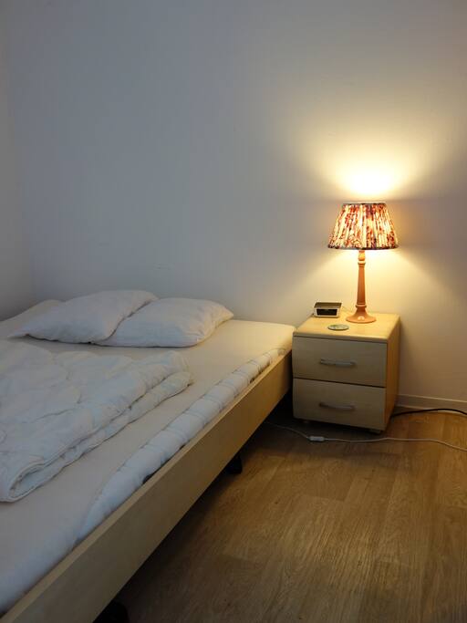 Breites bequemes Doppelbett