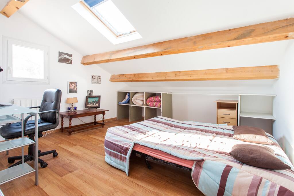 chambre ultra connectée sous les combles