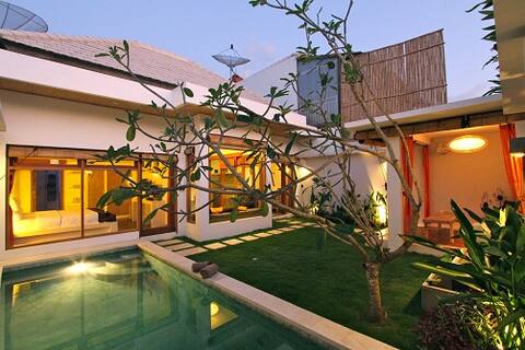 Villa private Pool in Seminyak, Car Park fast WIFI